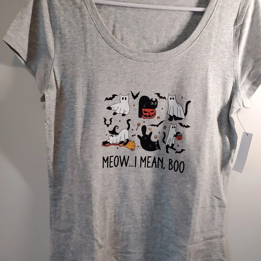 No Boundaries Light Gray Halloween Cat Graphic Tee